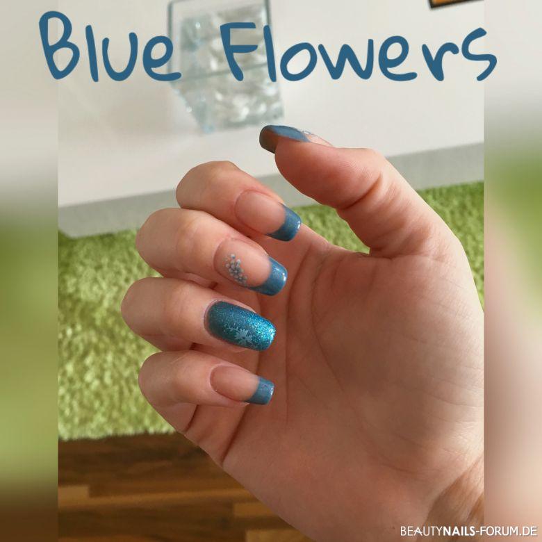 Blaues French mit Blumensticker Nageldesign - Hier meine ersten Acrylnägel. Material von Juliana Nails. Mit Nailart