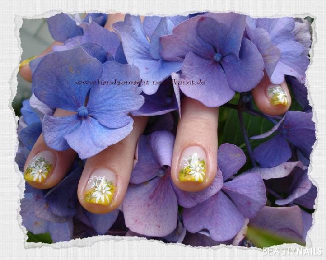 Blütenzauber Nageldesign - Stamping und Acrylfarben Nailart