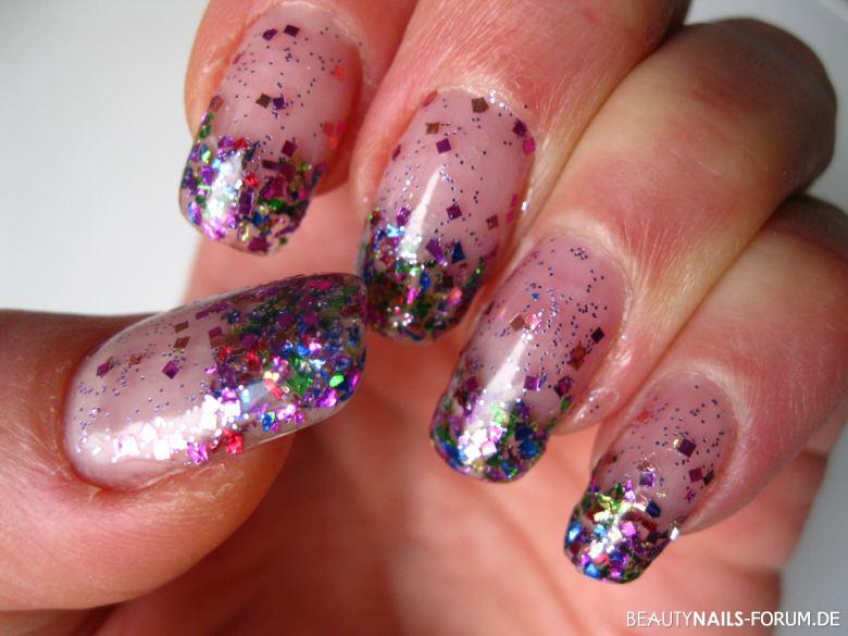 Bunte Glitterspitzen Glitterfrench Nageldesign bunt - NNV mit Gel, Glitterfrench mit Nagellack. Dieses Design hatte Nailart