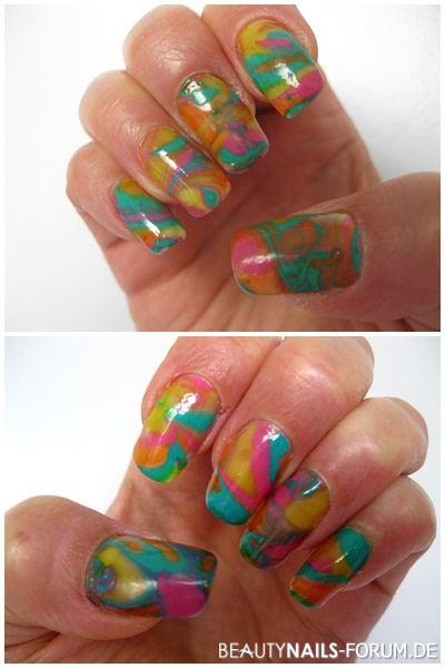 Bunte sommerliche Marmornägel Nageldesign bunt - NNV mit Gel, Design mit Nagellack im Water Marble Verfahren Nailart