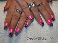 Creativ Sticker 14 von Creativ Art Shop und neon-pink Glittergel von Hollywood Nails Nageldesign