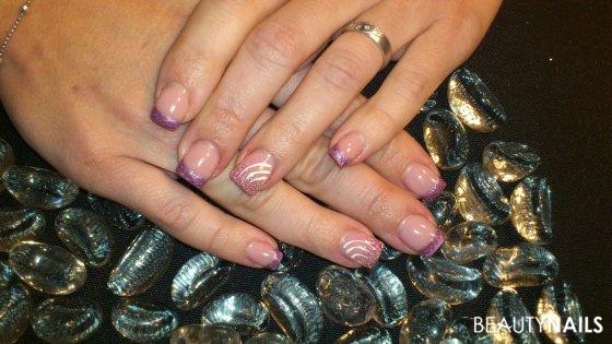 Dani Nageldesign - make up Buschmann, Aufbau emmi, im ringfinger glasperlen Nailart