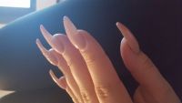 Fingernagel-Krallen Look in nude Nageldesign