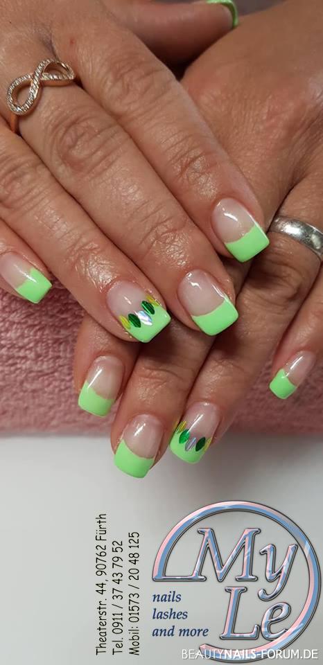 French Design in hellem grün - Osterdesign Nageldesign grün - Ostern steht vor der Tür Nailart