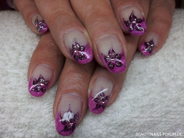 French pink lila mit Blümchen Nageldesign - Wieder die Nägel meiner Mutter, Modellagegel von NC Nailart