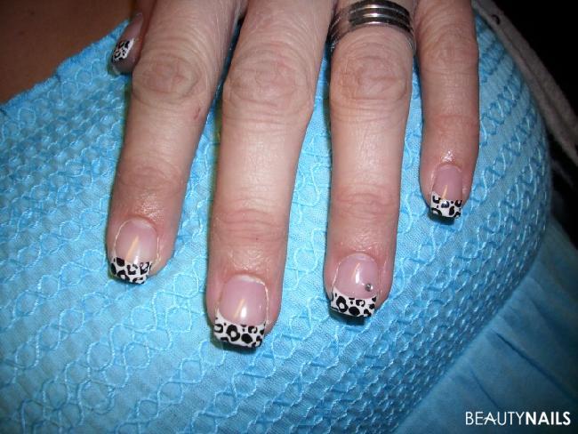 french weiß mit stamonig leopardenmuster Nageldesign -  Nailart