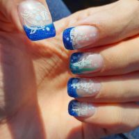 Frenchdesign in blau mit Fischen gestempelt Nageldesign