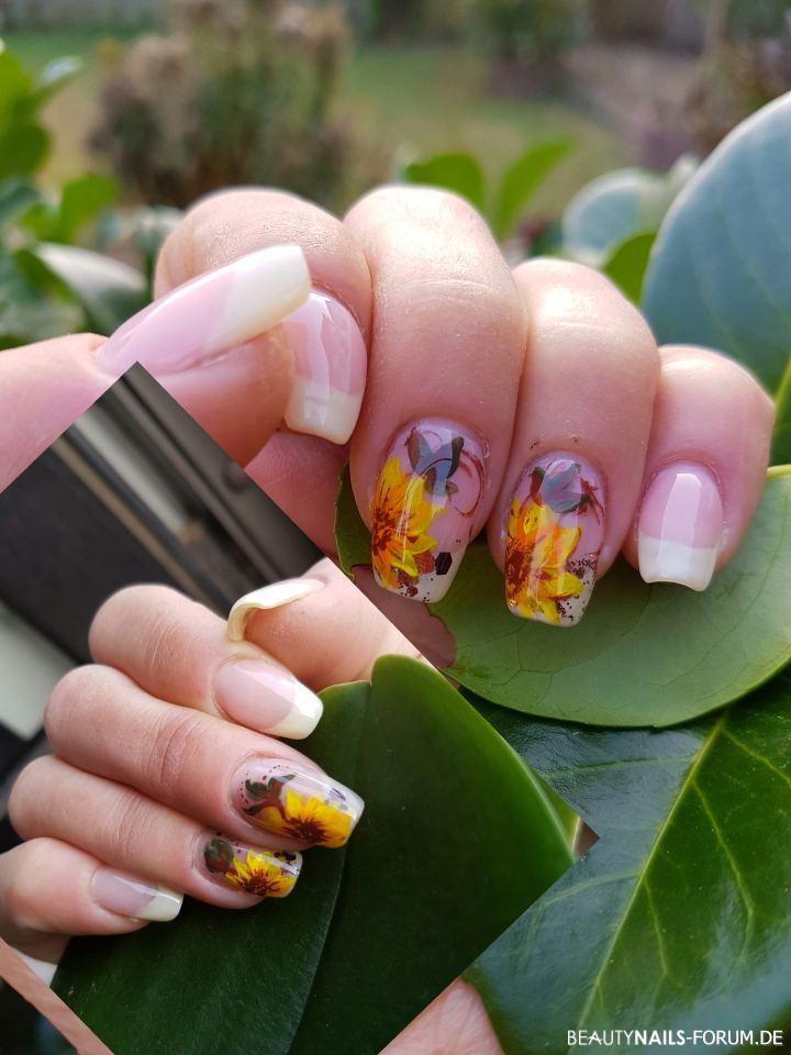Frenchnägel in Pastellgelb mit Sonnenblumen