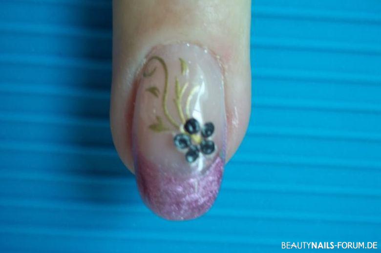 Frenchnagel Tattoo in lila mit Blume