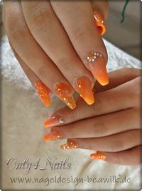 Frühlings Nägel orange mit Airbrush und Glitzer Nageldesign