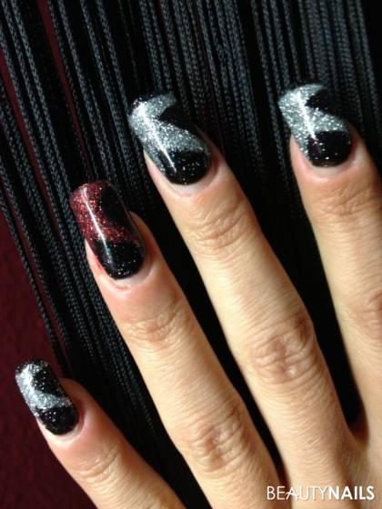 Fullcover Black und Silber Glitterpulver Nageldesign - Meine Nägel ebenfalls von meiner Freundin vor ca. 1 Jahr gemacht Nailart
