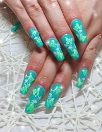 Fullcover Jade mit Schmetterlingen Nageldesign