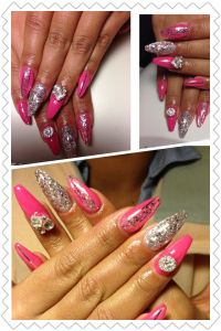 Fullcover mit Glitzernagel und Stripes Nageldesign