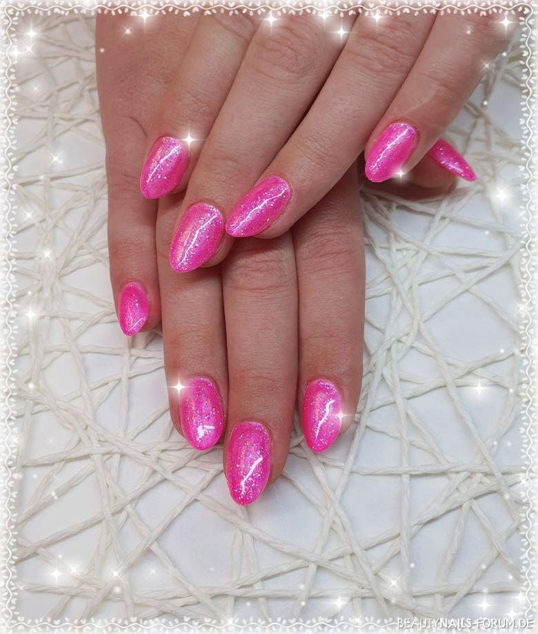 Fullcover Neon Pink Glitter Nageldesign pink - Gelmodellage mit Fullcover in neon pink metallic mit Glitter Nailart