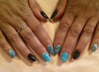 Fullcover schwarz-hellblau Nageldesign