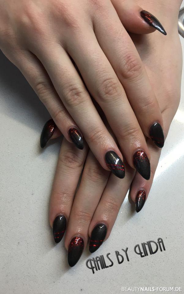 Fullcover schwarz mit rotem Glitzer Nageldesign