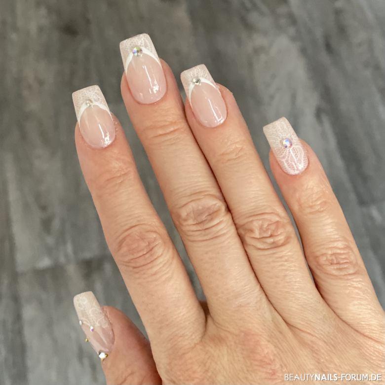 Fullcover Tips Nude mit Stamping & Stones Nageldesign nude - Fullcover Tips Nude mit Stamping & Stones Nailart