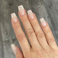 Fullcover Tips Nude mit Stamping & Stones Nageldesign