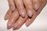 Gelnägel mit Doppelstamping Nageldesign