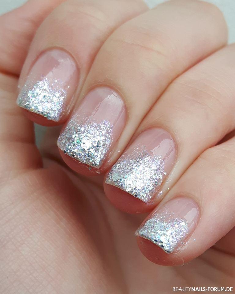 Glitzer Nagellack mit Schwamm getupft