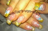 Gold mit one stroke Nageldesign