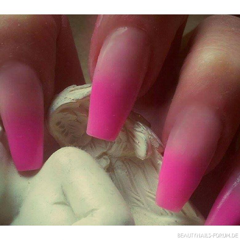 Grelle pinkfarbene Nailart mit Farbverlauf Nageldesign pink rosa - Diese Nägel wurden mit einem make update gel Rose pure Pink Nailart