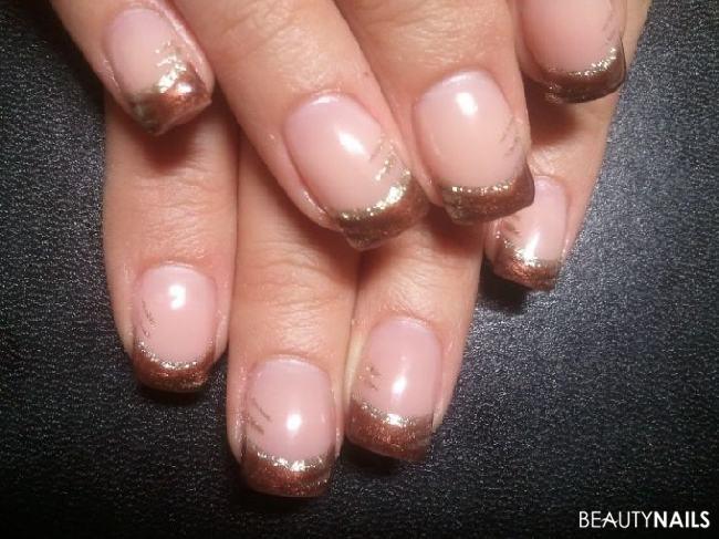 Herbstngelchen mit French Manicure