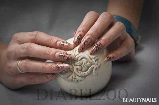 Hybryde manicure+selbs gemaltes Muster Nageldesign - Aquerell von RA Nails color nude,schwarze acrylfarbe. Nailart