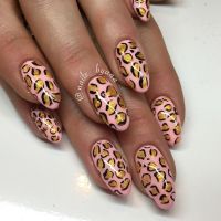 Leo Rosa Gold Nageldesign