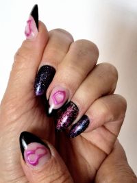 Lila Schwarz und Pink mit 3D Ornament Nageldesign