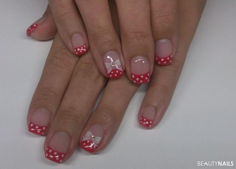 mal was verspieltes: rot mit Pünktchen und Schleifchen Nageldesign -  Nailart