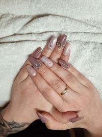 mandel matt und glänzend mit strass Nageldesign