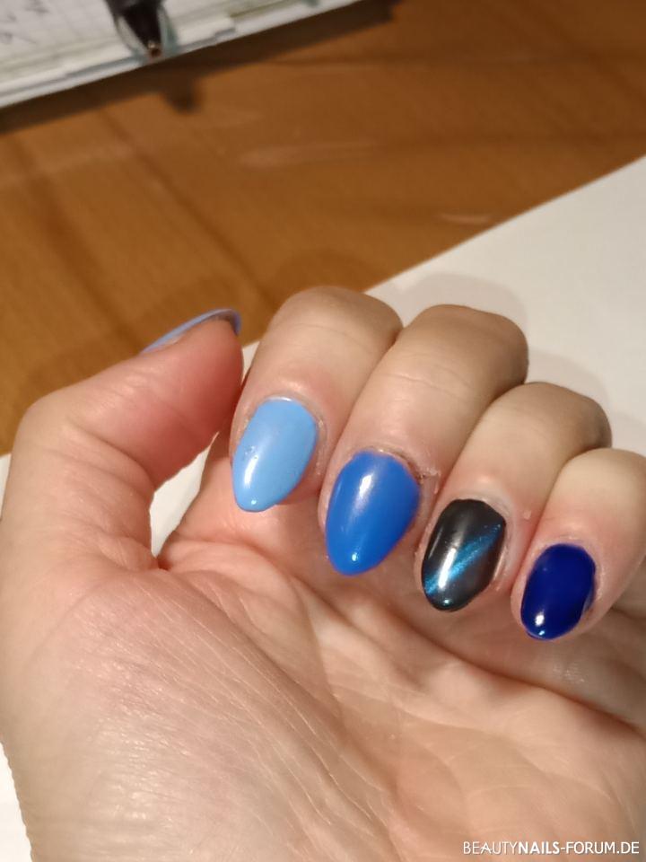 Nägel in verschiedenen Blautönen Nageldesign blau - KF : Electric blue von Bonet Luxe, RF: Cat eye von FaryGlo, MF: Nailart