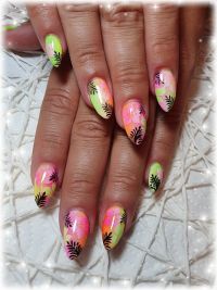 Neon Farben mit Blumen und Blättern - Nageldesign Nageldesign