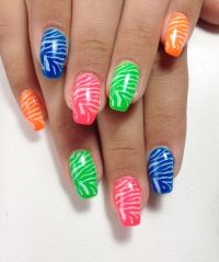 Neon Nägel mit Zebra Stamping Nageldesign