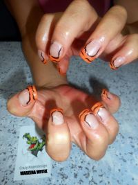 neon orange und schwarze linien Nageldesign