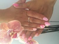 Neon pink mit leichtem Rosé Nageldesign