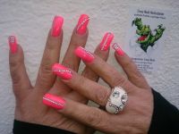 neon rosa und silber steine Nageldesign