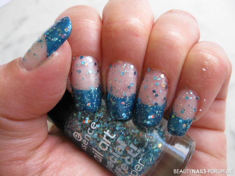 NNV mit Gel, French blau und blauem Glitzer