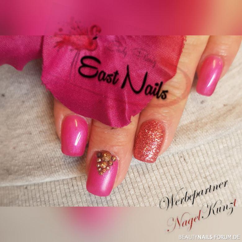 Pink,Glitzer und Steinchen - gerade Form Nageldesign rot pink -  Nailart