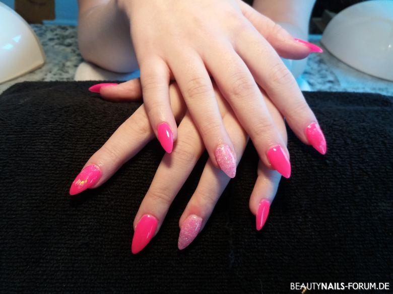 Pink Lady - knallige pinkfarbene Nägel