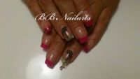 pink mit rosen auf flitter Nageldesign