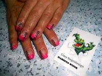 pink neon und schwarze spiralen Nageldesign