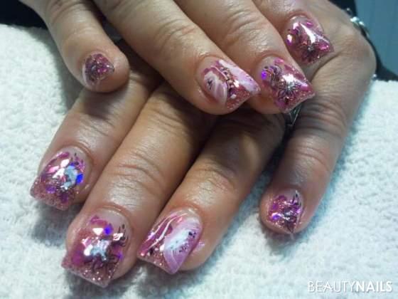 Pinkes Bling Bling Nageldesign -  Nailart