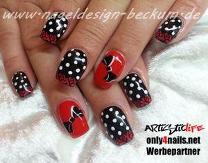 Rockabilly schwarz, weiß, rot mit Punkten und Schleifen Nageldesign - Gelnägel bea wilk Nailart