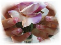 Rosa und Herzen Nageldesign