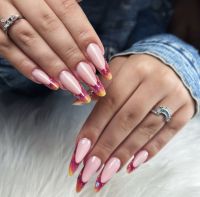 Russische Mandel mit Ombre French Nageldesign