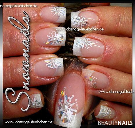 Schneeflöckchen mit Perlen Nageldesign - Pearl White von Catherine, Holoplättchen, P20 von Magno Nails Nailart