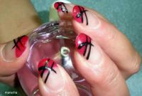 schwarz rot Nageldesign