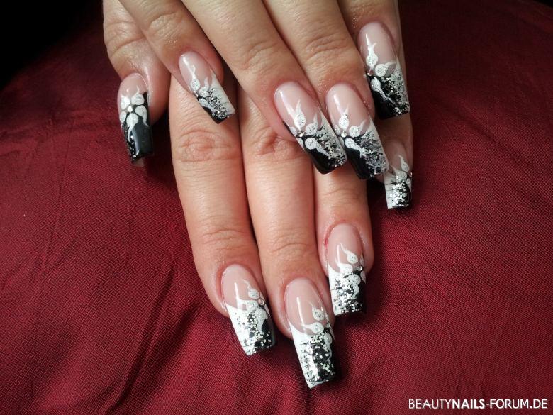 Schwarz weiß mit Blumen Nageldesign - Meine eigenen Nägel, die ersten mit denen ich sehr zufrieden Nailart